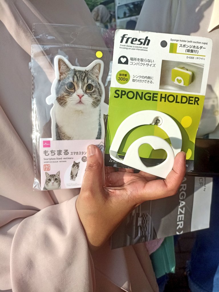 <a href="/arieparikesit/">#KelanaRasa</a> <a href="/MobilKebuli/">Mobil Kebuli</a> Suasana keramaian aneka produk Jepang tadi pagi. 
Foto kedua hasil buruan sekeluarga beli sampe total 370rb an borong buanyaakk 😁