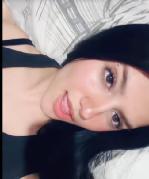 Bu dördü aynı kişiymiş.

ABV Gratis!..