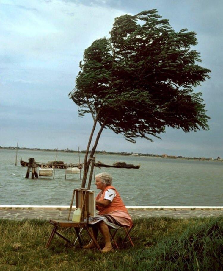 Contre vents, contre marées, village de Burano, Italie, 1977 © Jean Gaumy