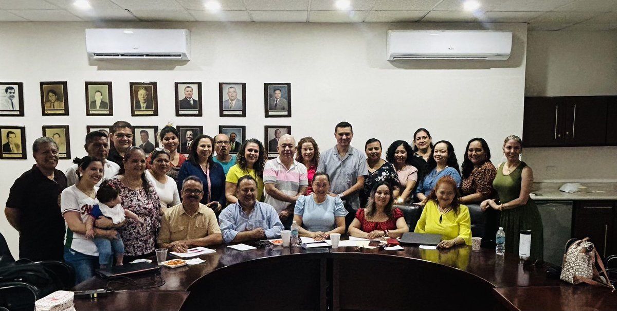 AsociacionJunio's tweet photo. Legitimado con el 90 % de los votos, el periodista Jesús Bustamante fue electo por mayoría de sufragios como nuevo presidente de la Asociación de Periodistas y Comunicadores 7 de Junio, en una jornada electoral realizada en un marco de  unidad del gremio periodístico local. https://t.co/RaMd5kbO4Q