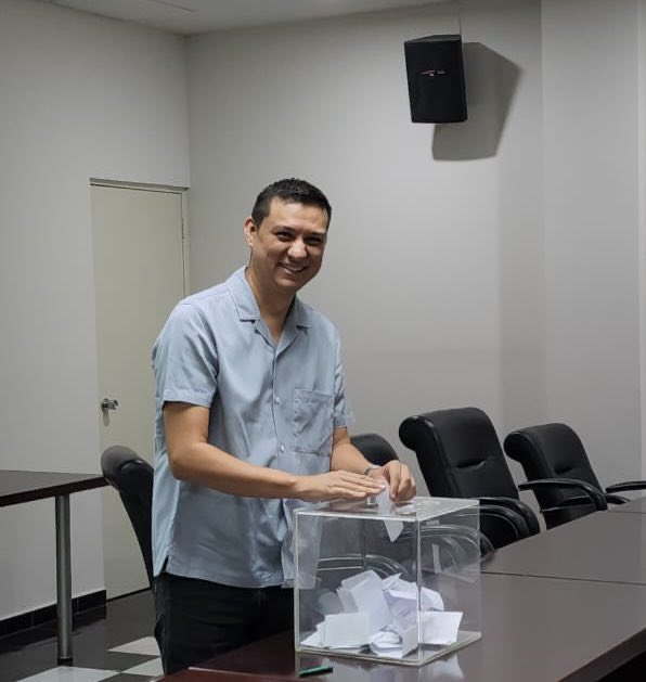 AsociacionJunio's tweet photo. Legitimado con el 90 % de los votos, el periodista Jesús Bustamante fue electo por mayoría de sufragios como nuevo presidente de la Asociación de Periodistas y Comunicadores 7 de Junio, en una jornada electoral realizada en un marco de  unidad del gremio periodístico local. https://t.co/RaMd5kbO4Q