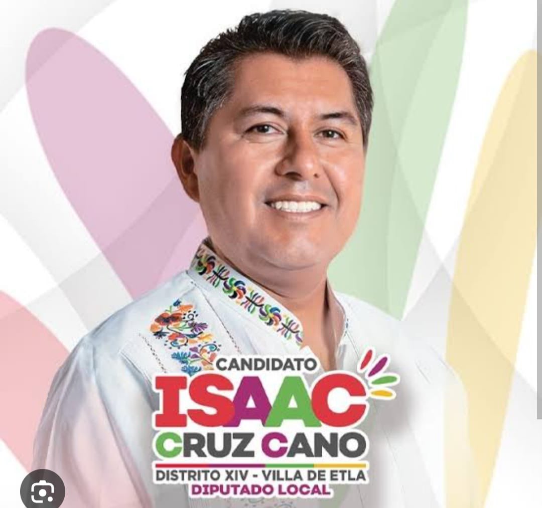 jaimeguerrero08's tweet photo. 📌#UltimaHora🚨

Balean vehículo del Candidato del partido Mujer por el distrito 14, Isaac Cruz Cano , en la carretera con dirección a San Lorenzo Cacaotepec, 

El candidato iba a bordo de la unidad con una persona más y testigos señalan que se le emparejo una camioneta Hilux sin placas color plata de donde se bajaron dos hombres armados que venian en la batea realizando disparos para después emprender la huida con rumbo desconocido.
