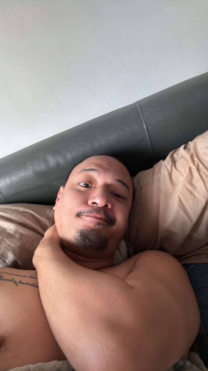 charlesaames's tweet photo. Lazy Sunday. I haven't done anything and haven't gotten out of bed. Woo hoo! #ArtOfDoingNothing For a workaholic introvert like me, winding down is rare and I feel my joy tank being refilled ❤️ https://t.co/y1wkhOuAp1