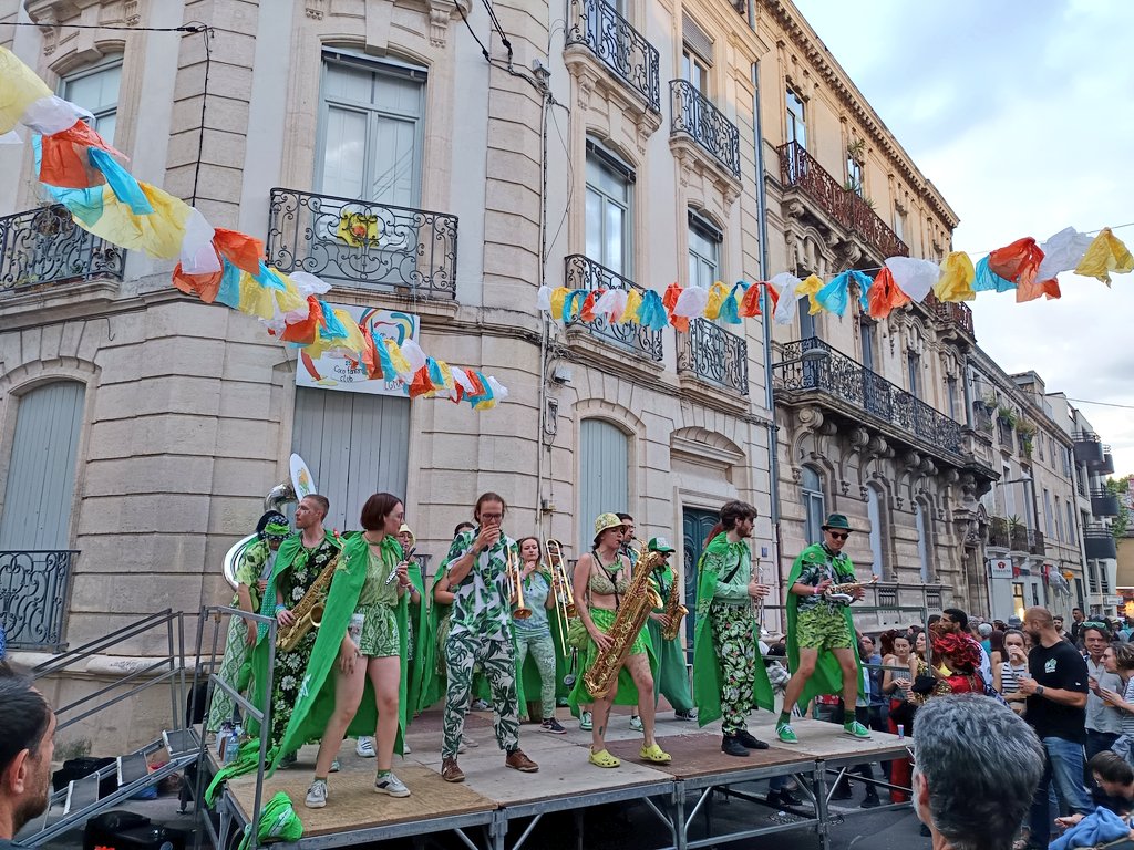 berradareda69's tweet photo. Très bonne ambiance au rythme des cuivres pour la. 27 ème édition #Festival des #Fanfares dans les quartiers Beaux-Arts &amp; Boutonnet #Montpellier ! https://t.co/BANI4KLPjL
