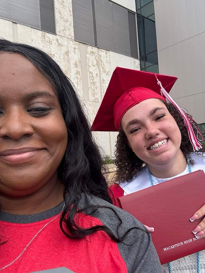 MsTLang22's tweet photo. Graduation day!!!! I'm so happy for them but I'll miss them so much. https://t.co/0Z16NdHUZy