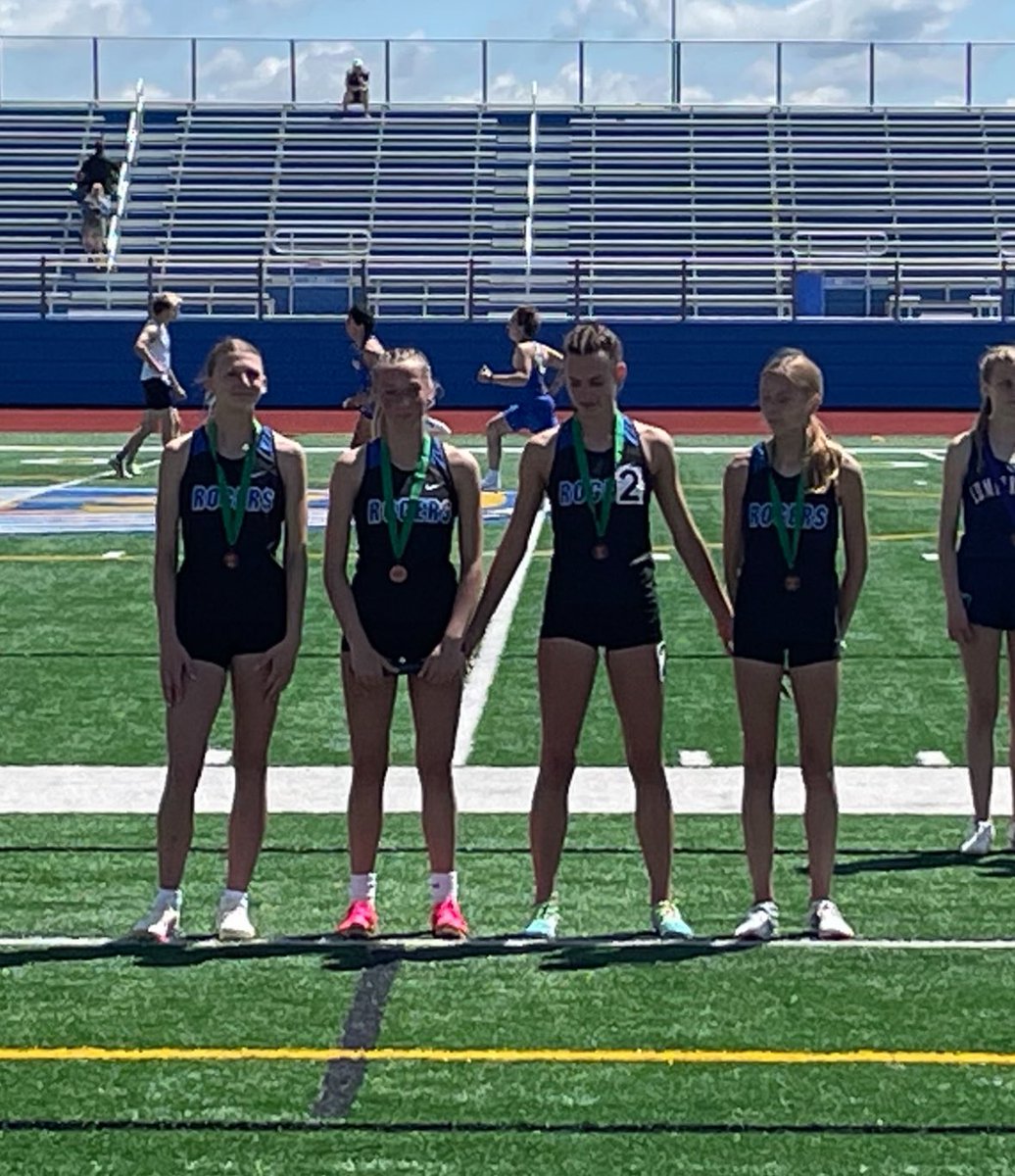 RogersRoyalsTF's tweet photo. Section Finals🏅 Podium Pics🏅It Truly was a Great Day to be a Royal…
4x800 AJ B, Micah K, Spencer F (5th); 4x800 Lauren B, Emily H, Cara B, Clara M (5th) https://t.co/EhzipFtmji