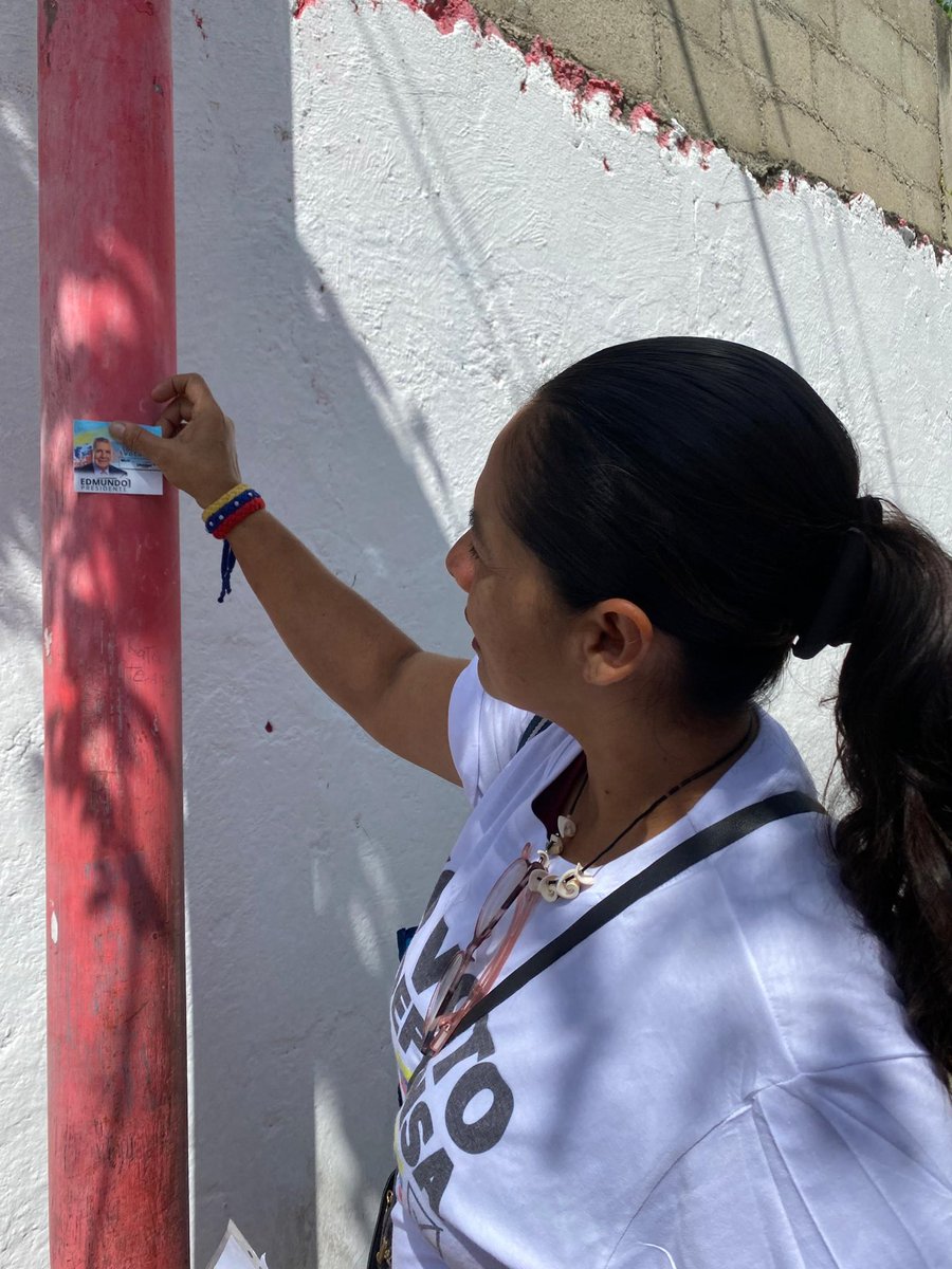 #01Jun Secretario Juvenil Seccional <a href="/duglasmatheus/">Duglas Paul Matheus</a> estuvo junto al Comité Municipal de Sucre en jornada de activismo en el sector Inrevi de la Parroquia San Juan.

La juventud no se detiene por el cambio para el país.

🗳️¡ADelante en Unidad! 🌏🇻🇪

<a href="/EdmundoGU/">Edmundo González</a> 
Presidente