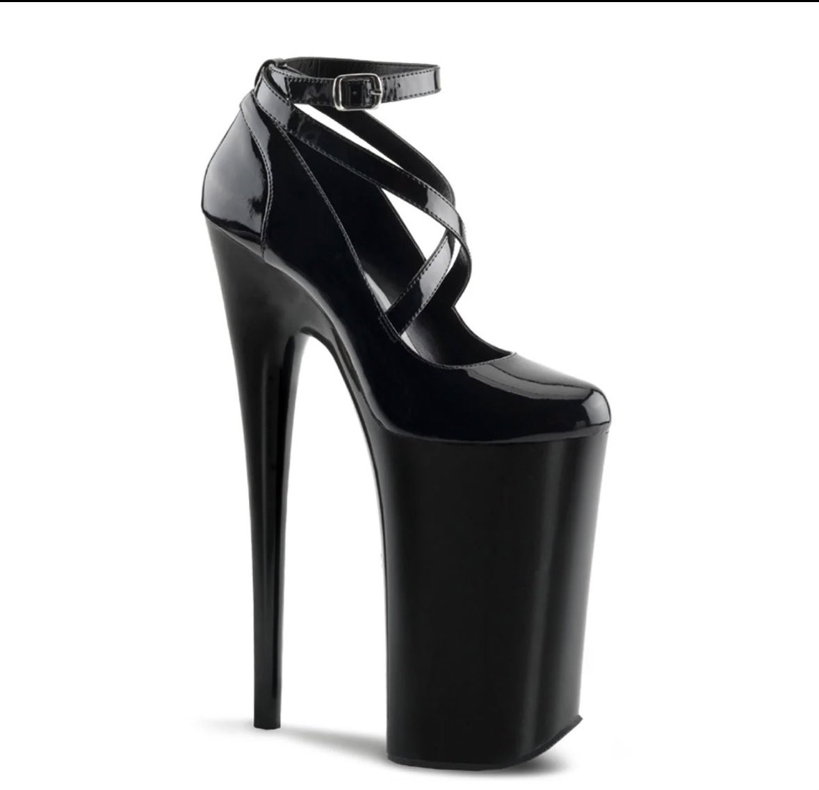 TheLukasDaken's tweet photo. Think I’d look good in these? https://t.co/wd3FHcjYTN