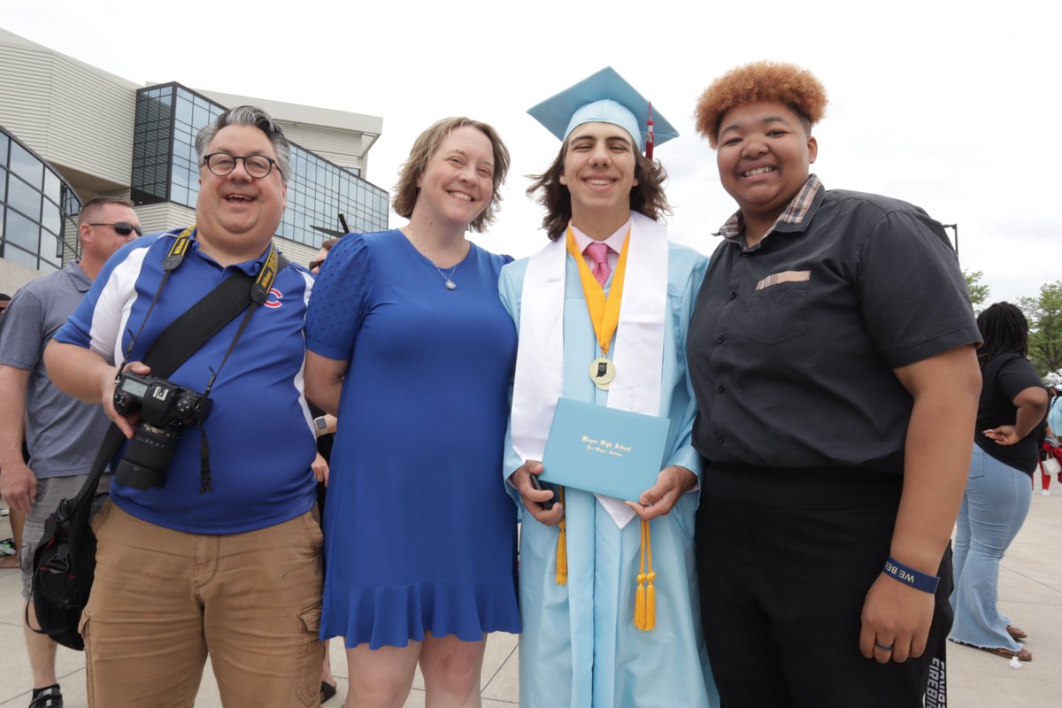 FWCommSchools's tweet photo. The #WayneGenerals #Classof2024 were the next graduates to take the stage at the Allen County War Memorial Coliseum. #Congratulations to Principal John Houser on his 11th graduation as Principal. This will be his last graduation ceremony as he is retiring this year. #Wayne https://t.co/45LPoQefyv
