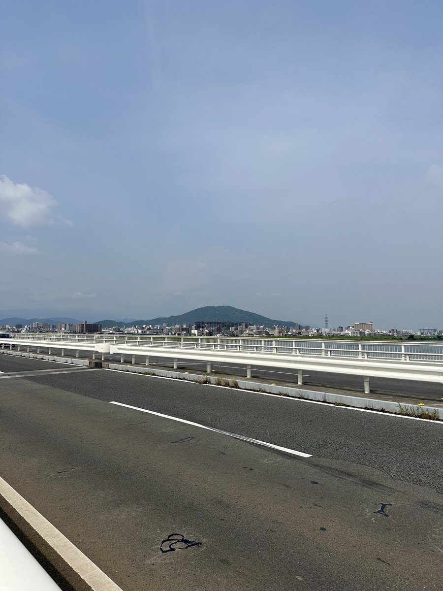 眉山見ながらジョギング🏃
朝なのに既に暑いと感じるのは、体力がないからなのか…💦