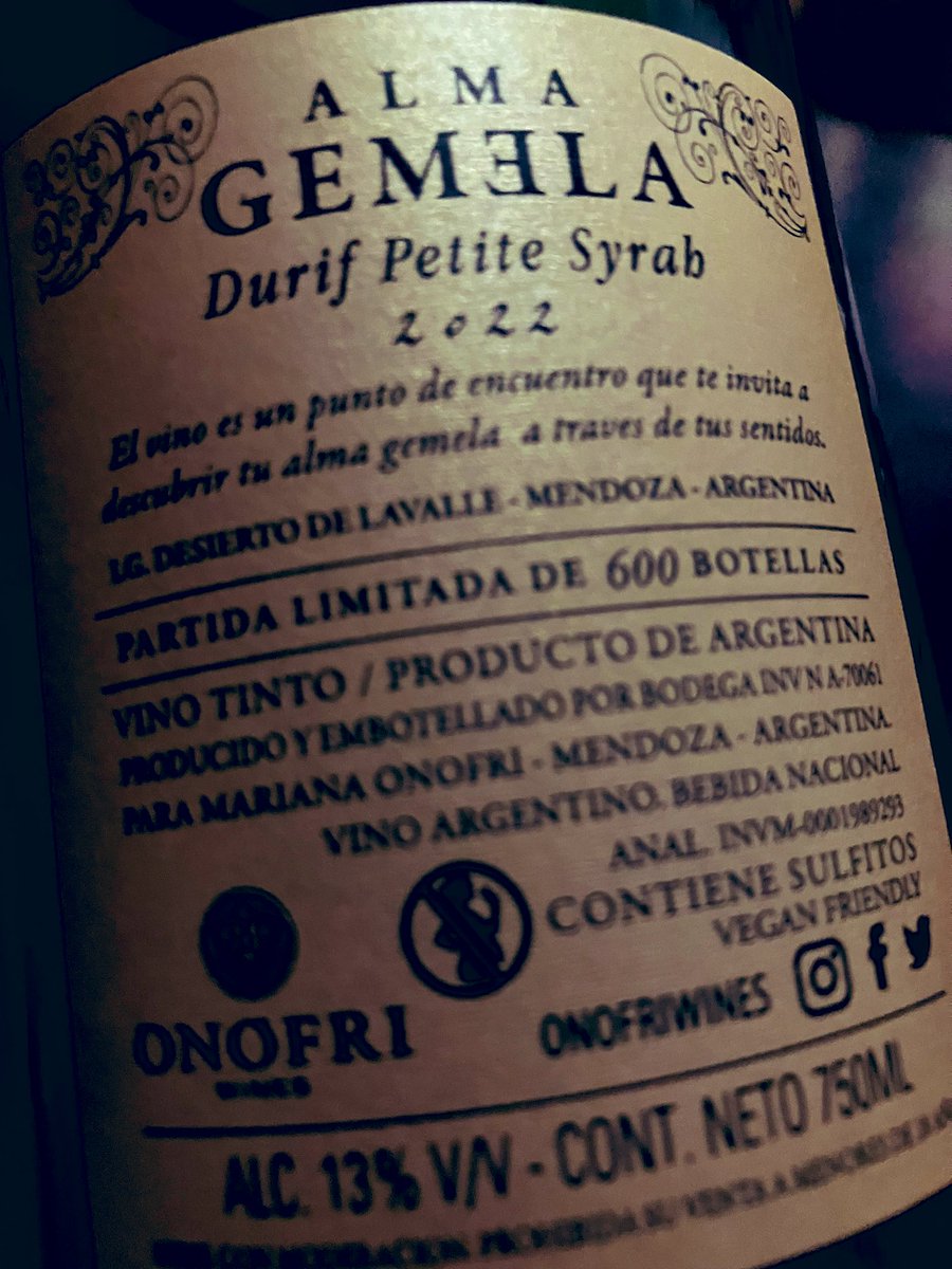 600 botellas hicieron <a href="/MarianaOnofri/">Mariana Onofri</a> y Adán de este Durif (Petit Syrah). Fruta negra y a raspón,gran frescura y taninos bien marcados. Ideal para la carne al horno que hicimos. Quedan 3 botellas en Paladar. <a href="/OnofriWines/">Onofri Wines</a>