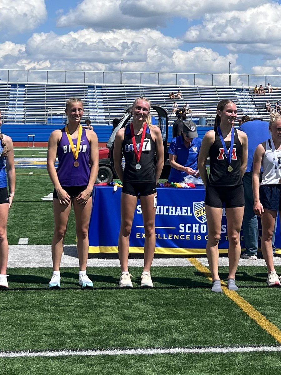 RogersRoyalsTF's tweet photo. 🎟️🥊 Advancing to the State Meet
🏅 Podium Pics🏅It Truly was a Great Day to be a Royal 💙…
Elizabeth I to State in Triple on State Qualifier (3rd) and Ella M in 9th on the podium; 800 runner Alexa J 🥈 on to State; Anya S Shot Put Champion 🏆 to State https://t.co/MBhg9mhhZ6