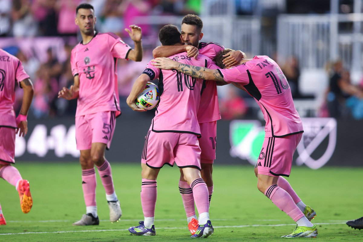 FINAL! Inter Miami 🇺🇸 igualó 3-3 vs. St. Louis City en el último partido de Messi antes de incorporarse a la Selección Argentina 🇦🇷. Goles de Lionel-Luis Suárez-Jordi Alba. El equipo de Martino, con dos juegos más que sus competidores, lidera la Conferencia Este con 35 puntos.