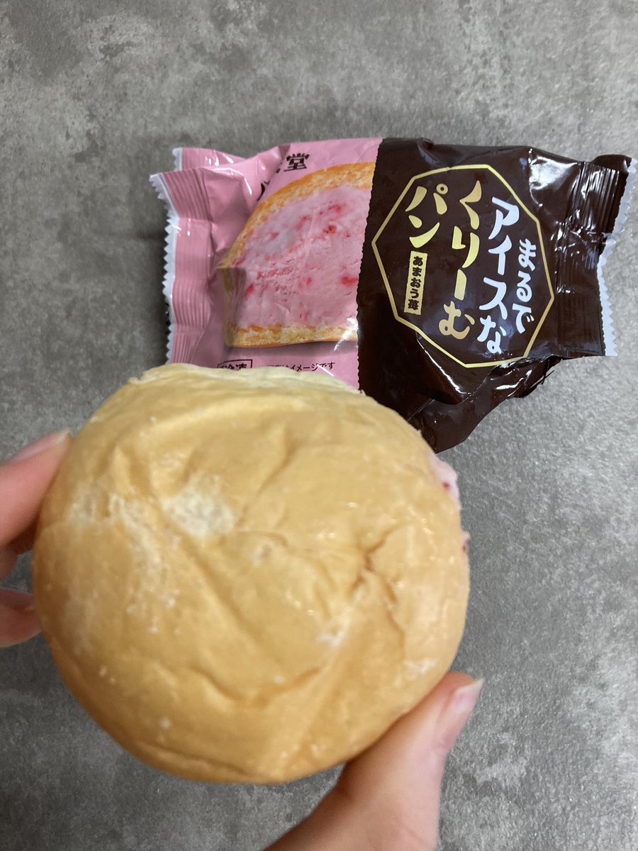 uruy2008's tweet photo. 八天堂 まるでアイスなくりーむパン あまおう苺
カロリーは、207kcal
凍ったまま食べれる八天堂のくりーむパン！冷蔵のくりーむパンのパン生地よりもしっかりしていて、やわやわではなかった。
あまおう苺は、甘酸っぱい🍓✨酸味が効いてて、冷たくて美味しかった！
冷蔵のふわふわ感はないけど👍⭐️ https://t.co/spvmyd9Lbe