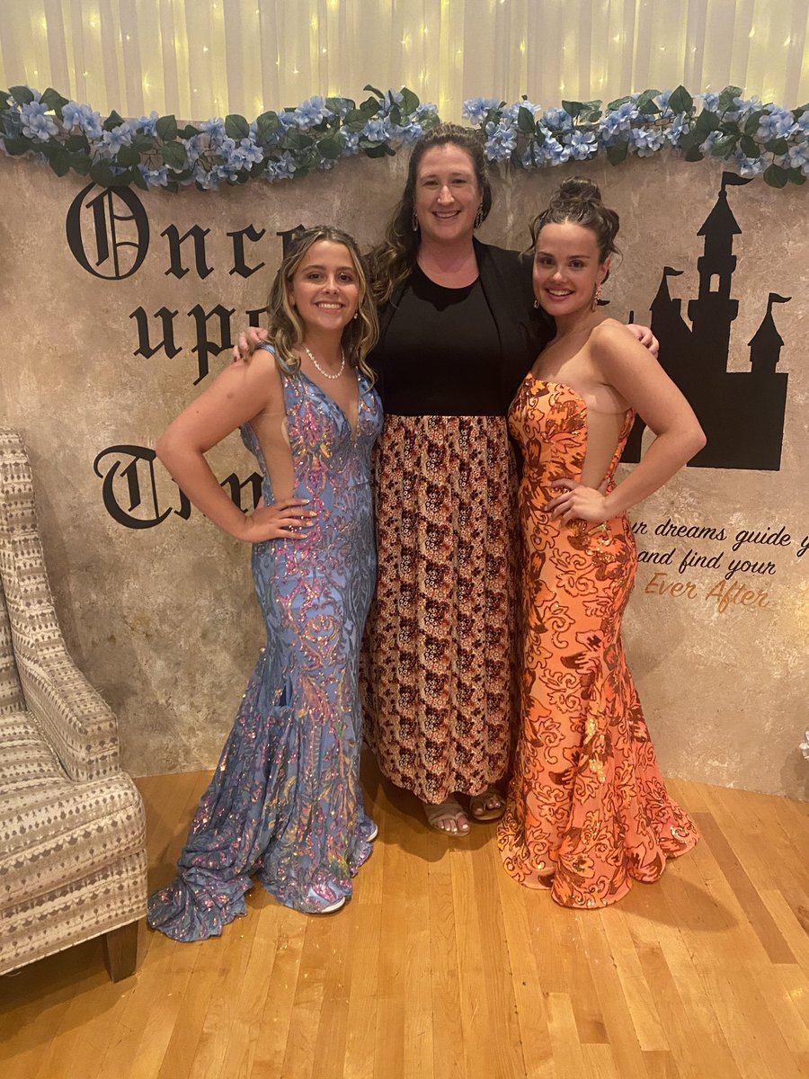 b_smith912's tweet photo. Prom season at JHS 🩵🤍 https://t.co/O7KkqxSHwm