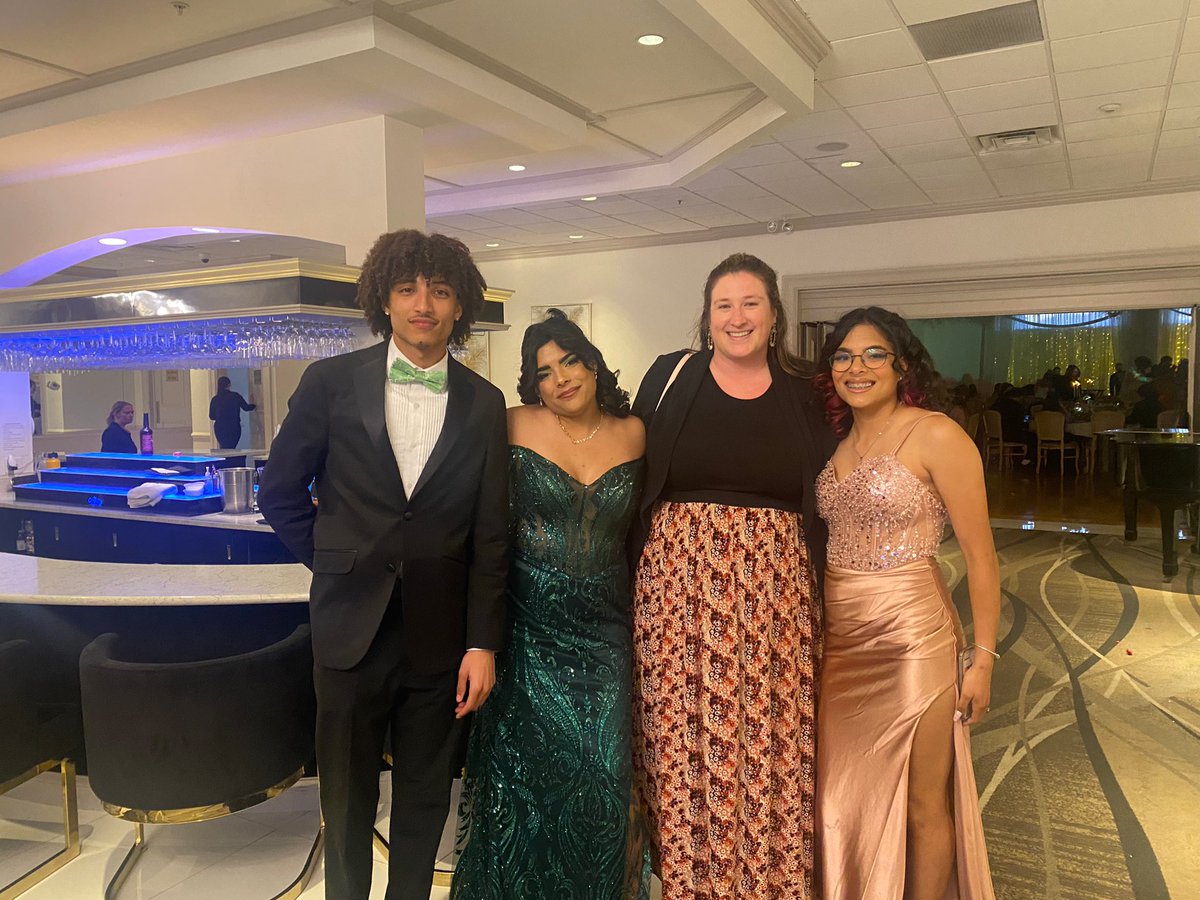 b_smith912's tweet photo. Prom season at JHS 🩵🤍 https://t.co/O7KkqxSHwm