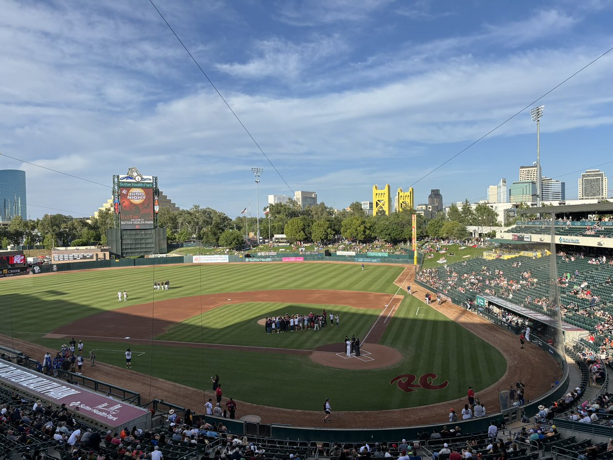 Beautiful night in West Sacramento. 3 #SFGiants rehabbing for the <a href="/RiverCats/">Sacramento River Cats</a> (Slater, Ahmed, Conforto) behind top pitching prospect Carson Whisenhunt.

First pitch 6:37. I’ll have the radio call for <a href="/ZackBayrouty/">Zack Bayrouty</a>.

📻: milb.com/sacramento/fan…
