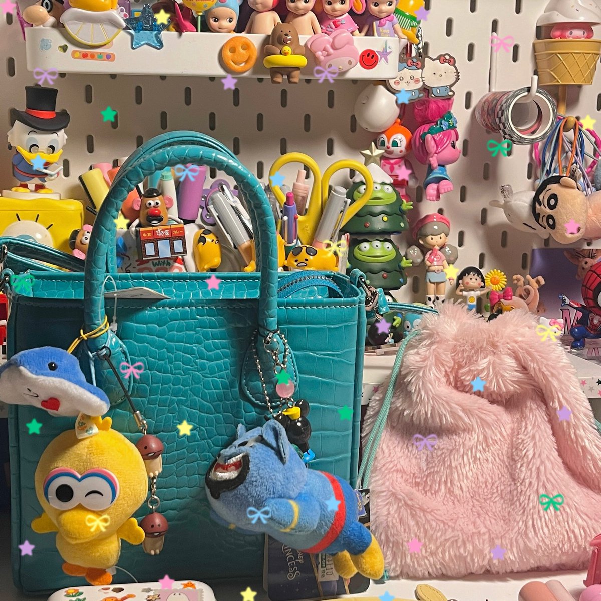 jollyysweetie's tweet photo. What's in my bag 👛⠀:¨ ·.· ¨:
⠀⠀ ⠀⠀ ⠀⠀ ⠀⠀ ⠀⠀ ⠀⠀   `· . ☆ https://t.co/bvAQNjEKqe
