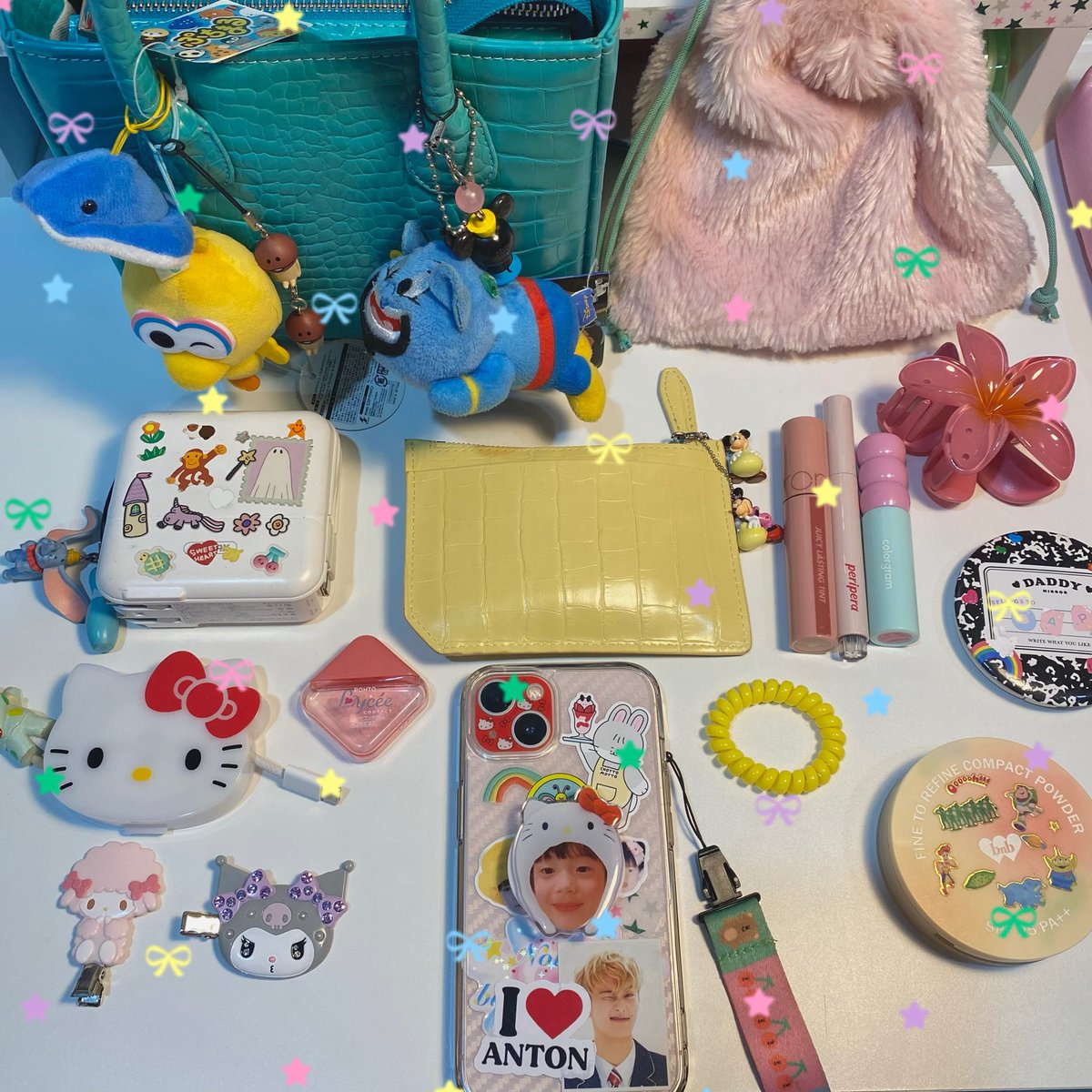 jollyysweetie's tweet photo. What's in my bag 👛⠀:¨ ·.· ¨:
⠀⠀ ⠀⠀ ⠀⠀ ⠀⠀ ⠀⠀ ⠀⠀   `· . ☆ https://t.co/bvAQNjEKqe