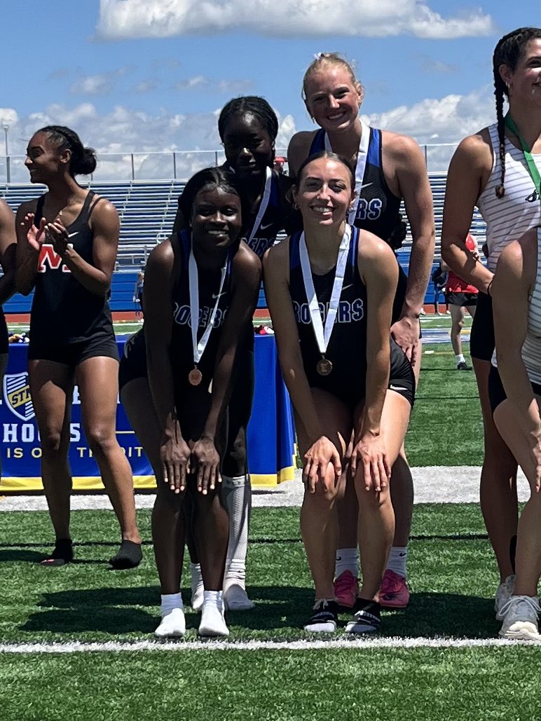 RogersRoyalsTF's tweet photo. 🎟️🥊 Advancing to the State Meet
🏅 Podium Pics🏅It Truly was a Great Day to be a Royal 💙…
4x200 Section Champion 🏆 &amp; 4x100 on State Qualifier 🥉 Florence L, Jenny H, Anya S, Reegan S &amp; Elizabeth I https://t.co/sBHLAw8ErD
