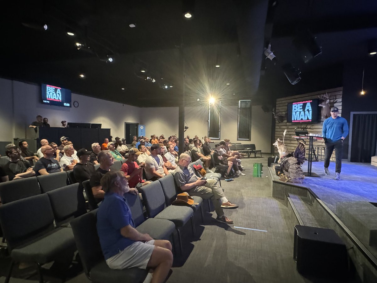 Epic_of_Andrus's tweet photo. Needless to say it was an IMPACTful night for the men at Hope Church! Thanks Pastor @DaveAbberger for your leadership and guidance over the years. And thank you @luke_mccown for being an awesome message last night!
#Impact #PointMen #dudes https://t.co/s1msQJvP6z