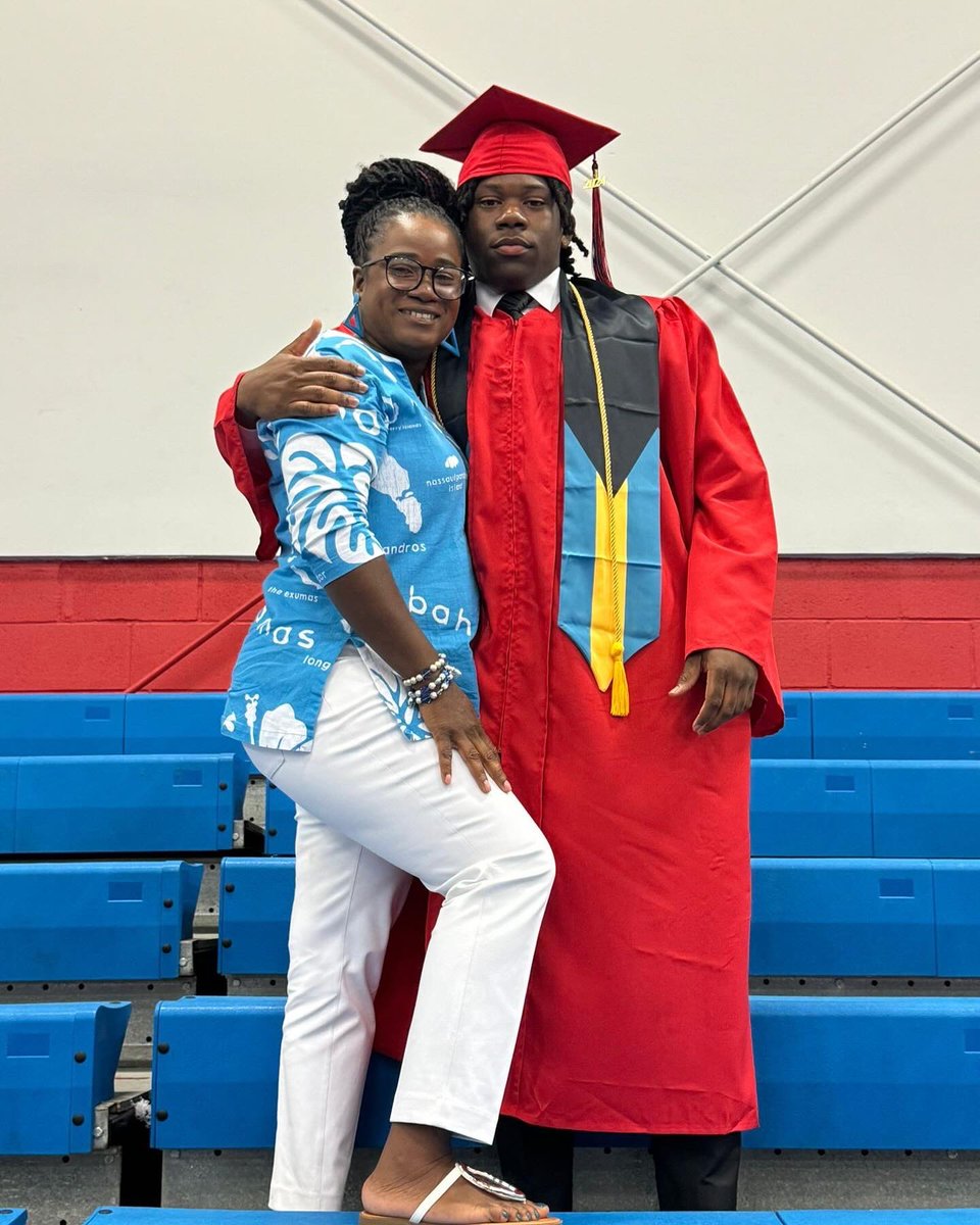 LuvantePierre's tweet photo. Graduated yesterday, and I wanna give a big thank you to everyone who helped me along my journey. To my mother, thank you for always standing by my side and guiding me through the ups and downs.  Watching you push through your struggles as a child reminded me that quitting was never an option. You never hesitated to do anything for me and always put your children first and I am very grateful for you. Now  onto the next chapter. Commitment coming very soon🤫
#GodDid 🎓