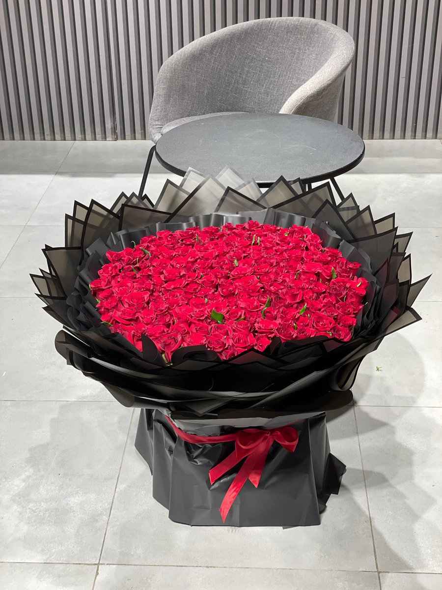hmod1241's tweet photo. لو تشبهين الورد يبقى الاختلاف؛
الورد يذبل وانتي دايم فتانه✨❤️ https://t.co/63RYkcbaRq