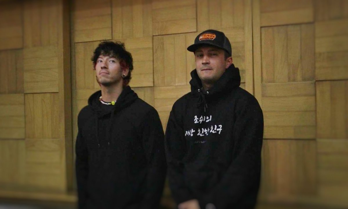 Manumanolo12's tweet photo. @tylerrjoseph You have done so much for us, it's only fair to return the favor 🤍🩷❤️🖤🫶🏼 https://t.co/hLGSOCt5hh