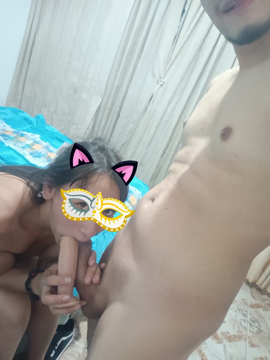 Aquí bien traviesos con Mi gatita golosa deliciosa y sexy en deslechando a su rico macho 😋😈🍆💦