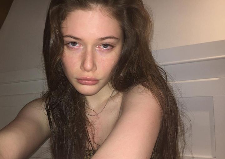 ⠀⠀⠀⠀
⠀⠀       
                                 𝐸𝑏𝑟𝑖𝑎 𝑑𝑒 𝑡𝑢𝑠 𝑚𝑎𝑛𝑜𝑠
               𝑡𝑎𝑡𝑢𝑎́𝑛𝑑𝑜𝑠𝑒 𝑒𝑛 𝑚𝑖 𝑝𝑖𝑒𝑙⠀⠀⠀⠀
⠀⠀
⠀⠀⠀⠀