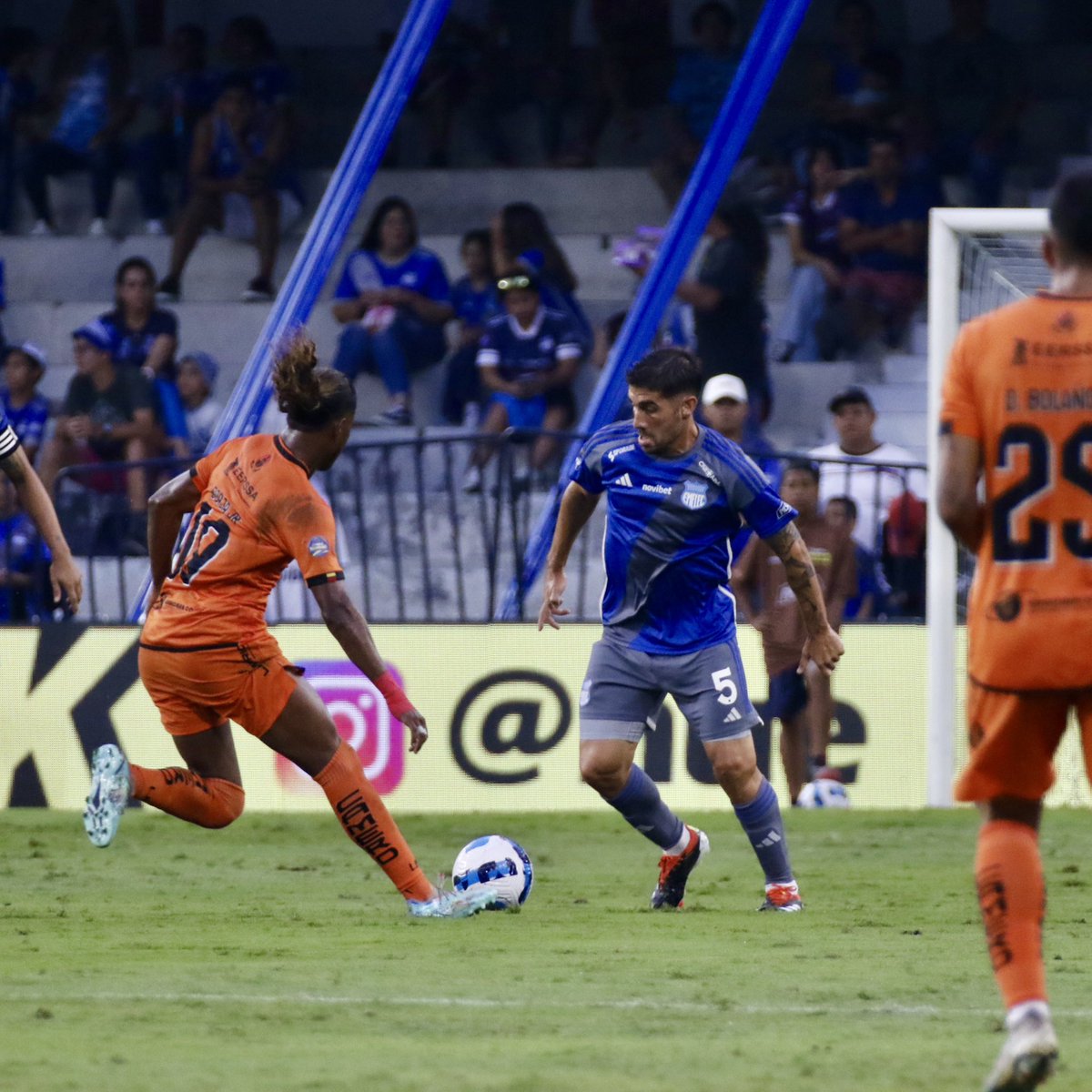 Emelec_PSF's tweet photo. 𝐅𝐢𝐧𝐚𝐥 𝐝𝐞𝐥 𝐩𝐚𝐫𝐭𝐢𝐝𝐨 
#CSE 0 🆚 0 #LFC

#PorEmelec 🤜🏻🤛🏻⚡ https://t.co/wFeD0Qyu2H