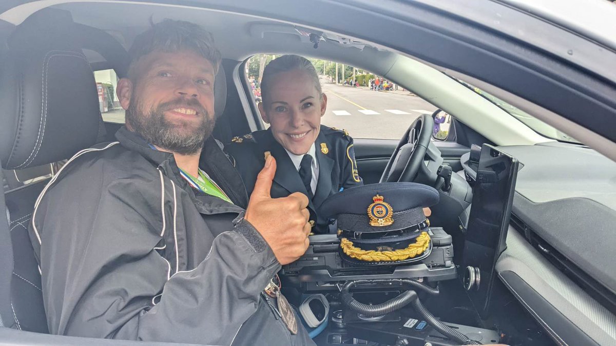 OakBayPolice's tweet photo. Chief Julie Chanin led the Oak Bay Tea Party Parade today. Thx Chris for riding along. Chris is a Vancouver Island Special Olympian who medaled in skiing & soccer. Thank you to our OBPD members and volunteers for a safe and successful parade. #SOBC #LETR #specialolympicsbc https://t.co/eQeHZJGrN2
