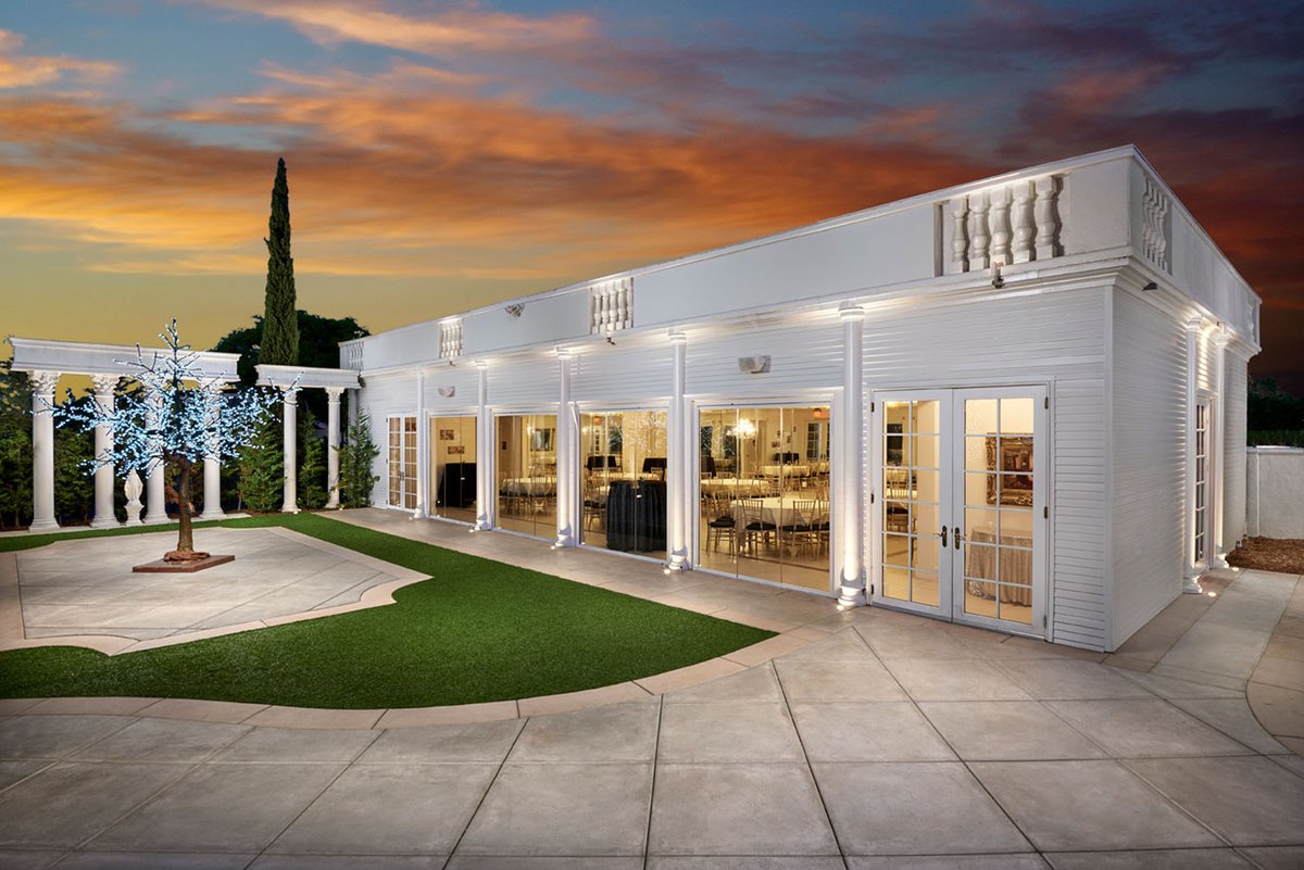 LaPlacaDev's tweet photo. Experience timeless sophistication at our elegant #eventvenue. With classic architectural elements, modern amenities, and captivating ambiance, it's perfect for unforgettable celebrations. Ideal for discerning clients seeking a unique and luxurious event experience. https://t.co/gjRYX44SeR