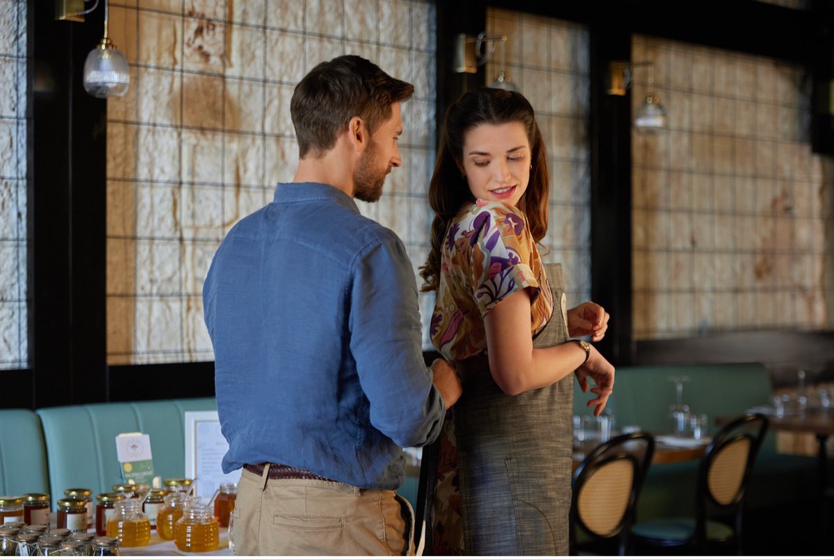 hallmarkchannel's tweet image. Thanks for tuning in and live tweeting with us! We hope you enjoyed #ForLoveAndHoney part of #PassportToLove! #Hearties tune in Sunday at 9/8c for an all new episode of When Calls The Heart.