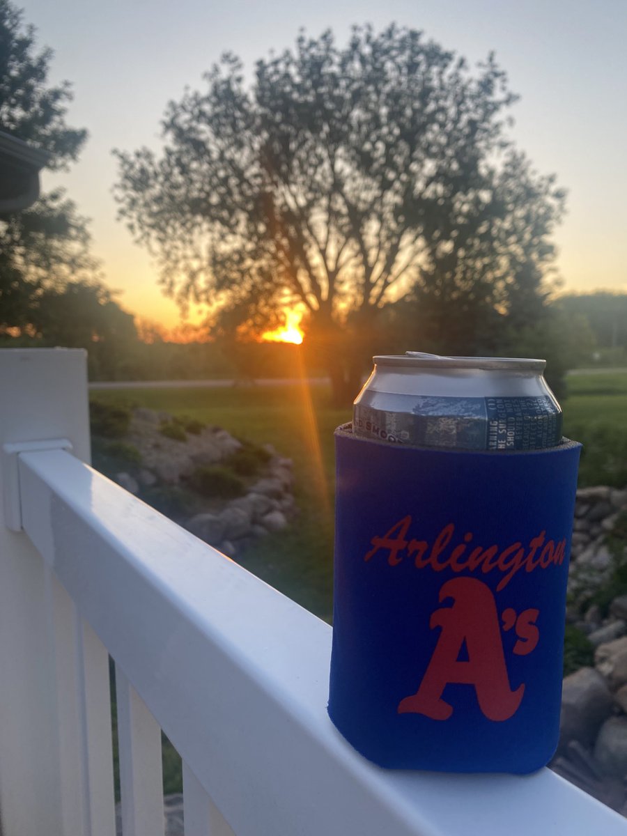 Deck beers sunset on a Minnesota night! ⁦<a href="/ArlingtonAsMN/">Arlington A's</a>⁩