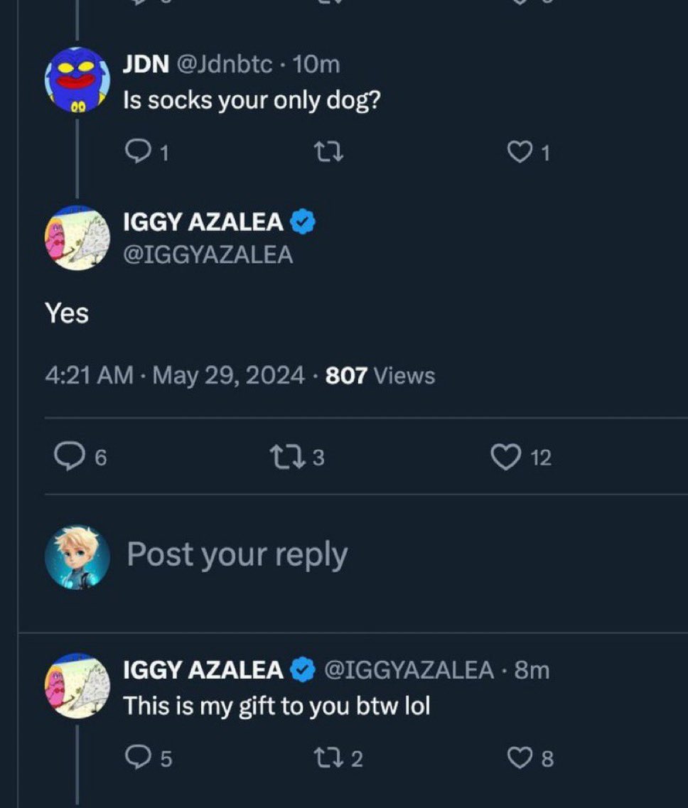 Grizzy10896101's tweet photo. @IGGYAZALEA mother please give your children what they want they are dependent on you 🧦 https://t.co/NKB3EIDKKY