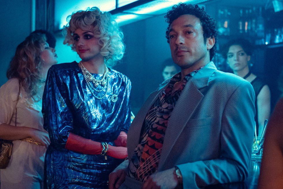 jpdardon's tweet photo. Vi la miniserie Eric en Netflix. Obra maestra en seis capítulos que se fueron de un tirón. Thriller psicológico, filme noir, policiaca, drama familiar, historia de amor y redención. Un ‘tour de force’ en toda la expresión. Benedict Cumberbatch con una actuación para la historia. https://t.co/wqTYveLiTa