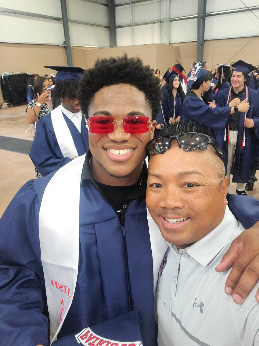 VMHSTENNIS1's tweet photo. Graduation 2024 Ohio State Recruit, James Peoples!!! @James_peoples17 https://t.co/S6QjNgQxvD
