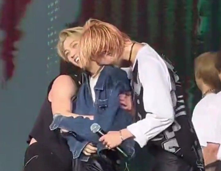 kiss kiss kisssss!!!!!!!!!!!!!