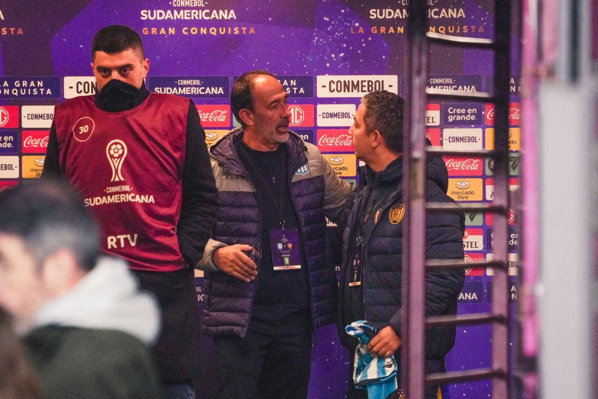david_aranda88's tweet photo. 📸 Se cerró un nuevo capítulo en lo profesional en la Conmebol Sudamericana 2024 junto al Club Sportivo Luqueño 
Un torneo que nos permitió crecer como equipo de prensa, enfrentar nuevos retos y, sobre todo, aprender valiosas lecciones en el apasionante mundo del fútbol. 🔵🟡⚽ https://t.co/w2N4bffwCM
