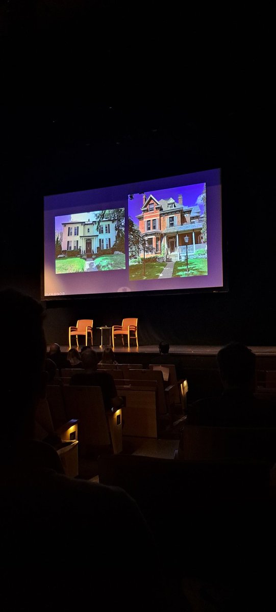 Last month @MariannMeedWard held a keynote with @jen_keesmaat in #BurlON. During which, she showed photos of five-plexes in the City of Burlington. Each of these buildings were designated heritage and are homes for five households. 

Fourplexes are not this big scary thing.