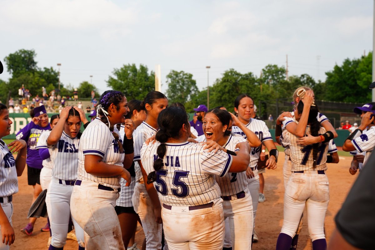 uiltexas's tweet image. Down to its last at-bat, Weslaco scored eight runs in the bottom of the seventh, capped off by a walk-off grand slam, to win its first-ever state championship, 11-9, over Waco Midway in the 6A #UILState Softball Championship Game. Congratulations Panthers! 🏆🥎