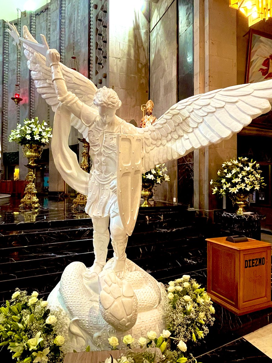 Fui a misa a pedir a Dios especialmente por nuestro querido México, para que sea una jornada electoral en paz y que a partir de este 2 de junio iniciemos un capítulo nuevo que nos permita (RE)nacer y (RE)surgir como nación. 

Especialmente emotivo fue encontrarme con San Miguel