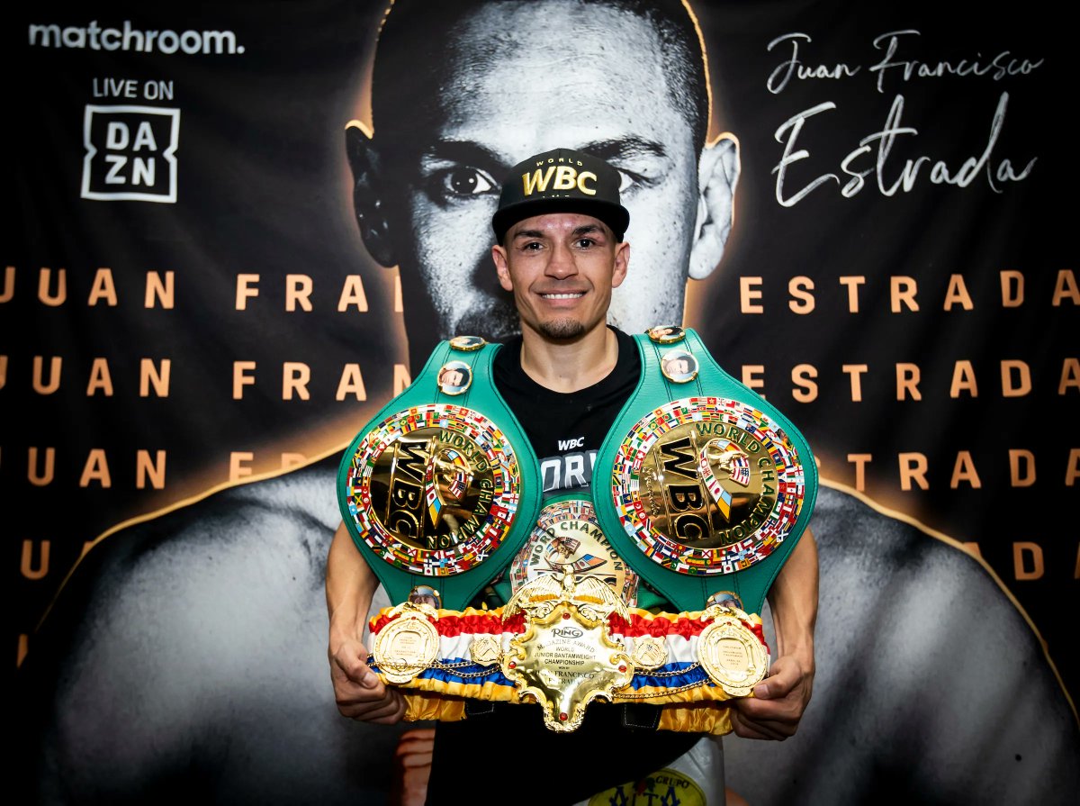 Entrenador Robert García llama al Gallo Estrada el mejor púgil mexicano. Video Reportaje disponible por medio de nuestro canal de YouTube: Boxing Studs
#Boxeo #NoticiasBoxeo #BoxingStuds #GalloEstrada #JuanFranciscoEstrada #Zanfer #CMB  
youtu.be/MfXXSFuFhuQ