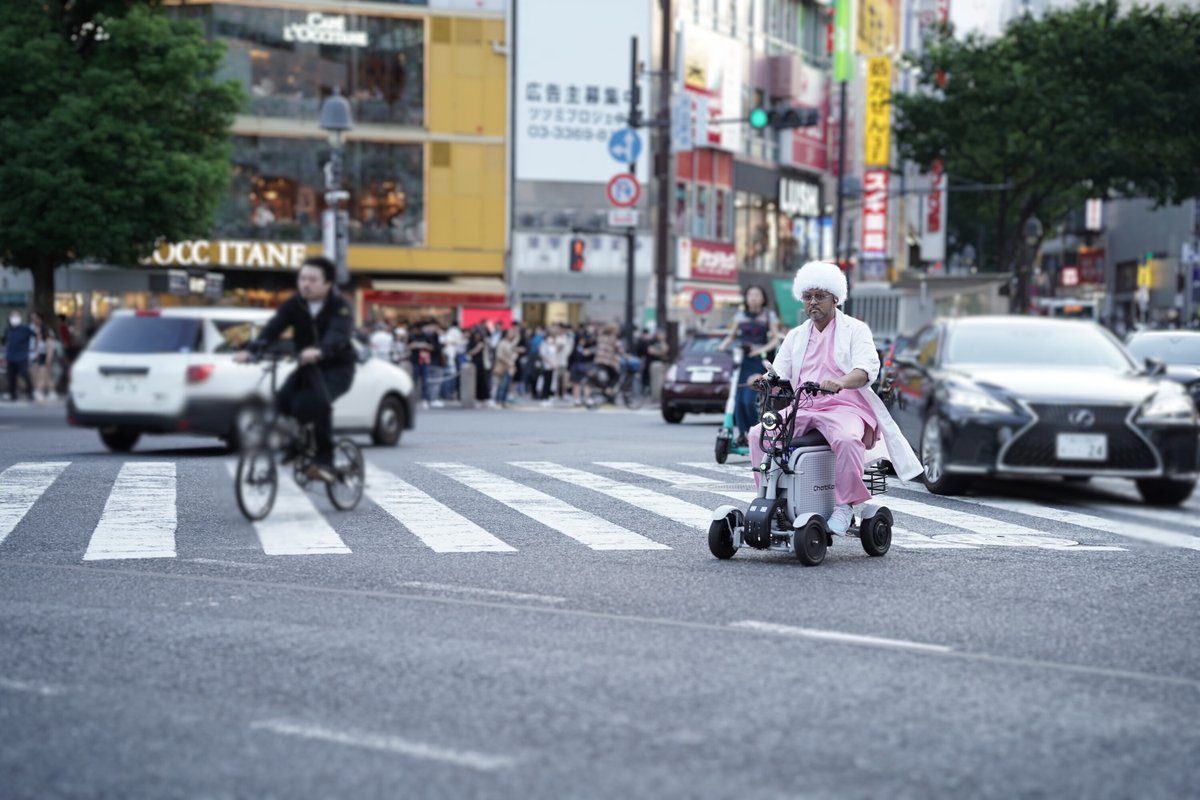 JokerCollector's tweet photo. Shibuya Crossing Nightmare📷
#ebesah
#drebesawa
#shibuyacrossing
#chatkart
#micromobility
#microev
#エベサー
#ドクター江部澤
#スクランブル交差点
#渋谷
#特定小型原付
#特定小型原動機付自転車
#スマートモビリティ
#グリーンスローモビリティ
#パーソナルモビリティ
#免許不要
#電動カート https://t.co/8WRZ9heDlI