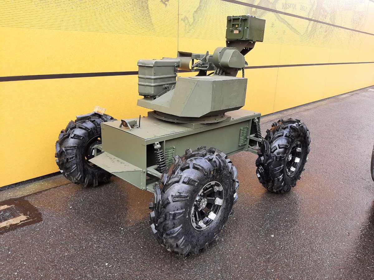 ⚡️BREAKING:

Russia claims it has produced the world's first ground-based kamikaze vehicle.

Robots to join forces with humans in battle against Ukrainian troops.

In a groundbreaking move, Russia is set to deploy robots armed with machine guns on the frontline against Ukrainian
