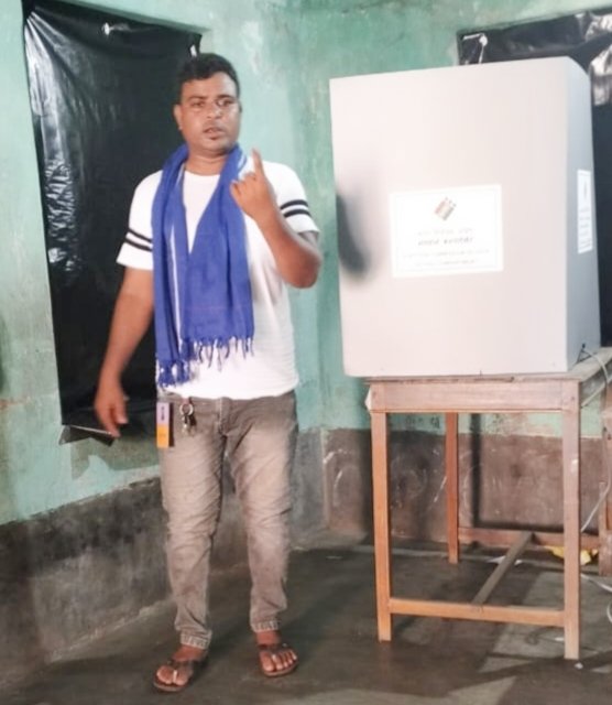 sardarnuralma's tweet photo. @abhishekaitc আমার ভোট অভিষেক বন্দ্যোপাধ্যায় কে 
✌️✌️✌️
#VoteForTMC https://t.co/4HCPgRR2Bb