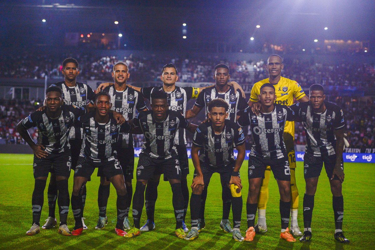 C_Deleon12's tweet photo. ¡Tauro campeón⚽️🐃!

Con tantos de Yilton Díaz al 50’ y Ángel Díaz a los 88’, @TauroFC superó 2-0 a @cdplazaamador y se queda con el título del Apertura 2024 de la @LPFpanama. 🏆🇵🇦

¡Felicidades a la afición albinegra⚪️⚫️ por su estrella #17⭐️! https://t.co/wVW8fLh80c