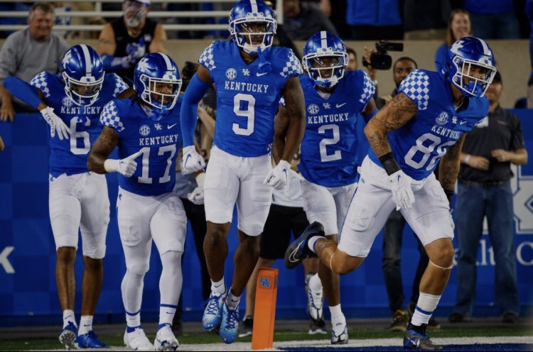 I am truly blessed to receive my first offer from University of Kentucky   <a href="/CoachAtkins_M/">Coach Mod 🐶</a>  <a href="/tcchsyjfootball/">TCCHS Football</a>  @On3Recruits