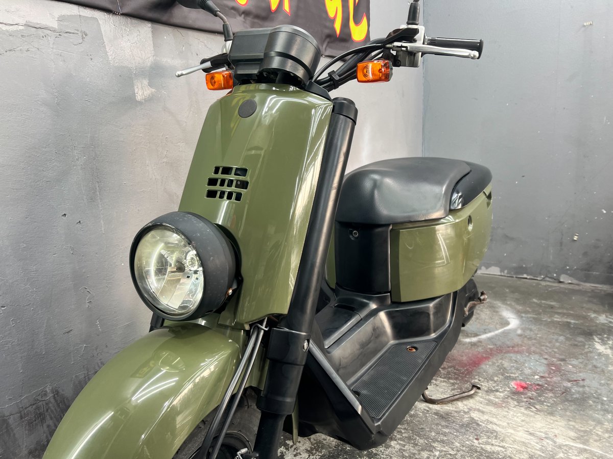 firstHirakata's tweet photo. ヤマハ　ボックス　FI　入荷しました😌

通勤や通学にいかがですか✨

#バイク
#バイク売ります
#バイク買います
#大阪
#京都
#枚方市
#茨木市
#寝屋川市
#高槻市
#摂津市
#八幡市
#交野市
#八幡市
#ヤマハ
#50cc
#スクーター
#原付
#VOX https://t.co/QAGUtByLbx